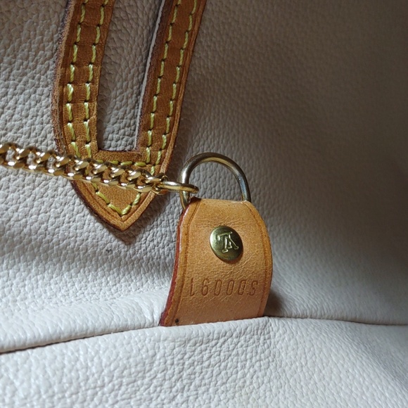 Gorgeous 😍 Authentic Louis Vuitton Bucket Bag - Picture 6 of 14